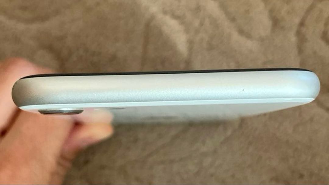 Apple iPhone SE2 ホワイト 本体 SIMフリー　75%