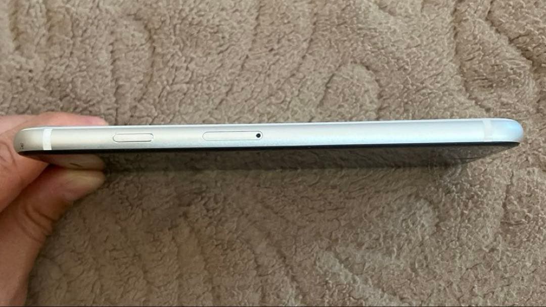 Apple iPhone SE2 ホワイト 本体 SIMフリー　75%