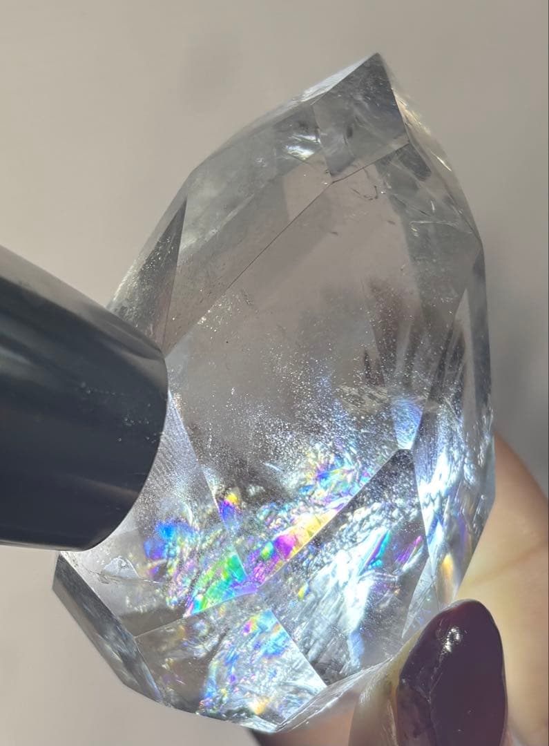 《爆虹羽根状レインボー》多面カット クリアクォーツ