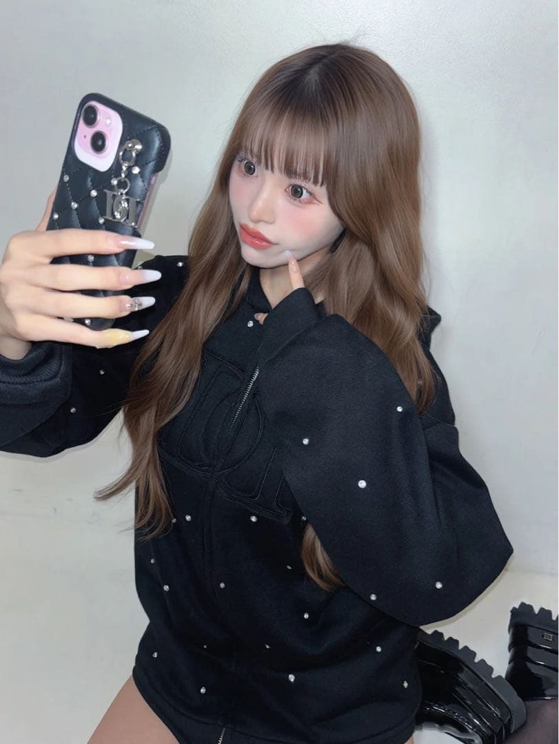 ダーリッチ キルティングビジューDDチャーム iPhoneケース 15Pro 黒