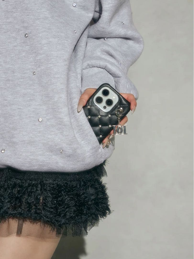 ダーリッチ キルティングビジューDDチャーム iPhoneケース 15Pro 黒