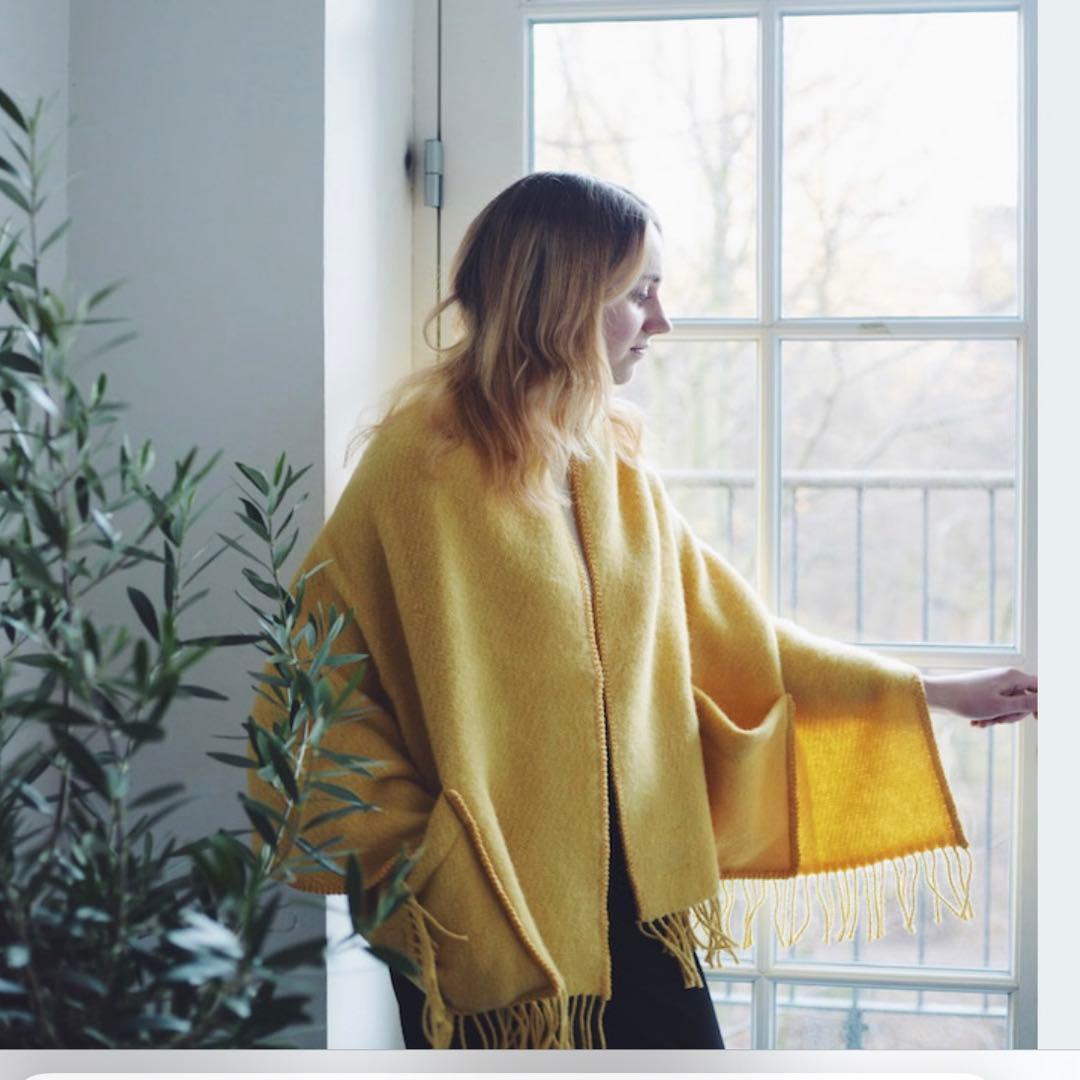 LAPUAN KANKURIT ポケットつきイエローストール