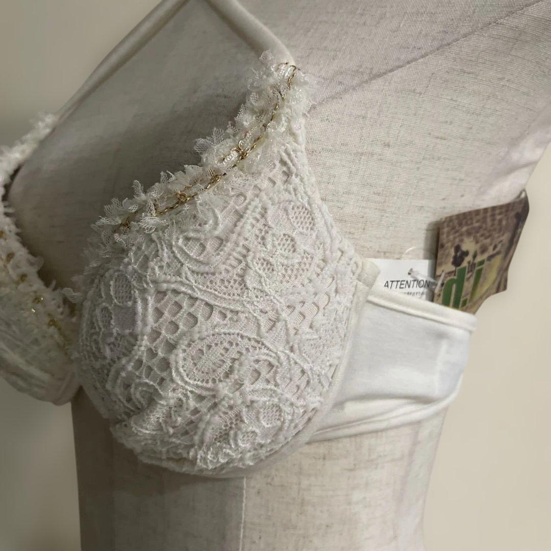 d.i.a/レース×金ラメ×フリンジ見せブラ