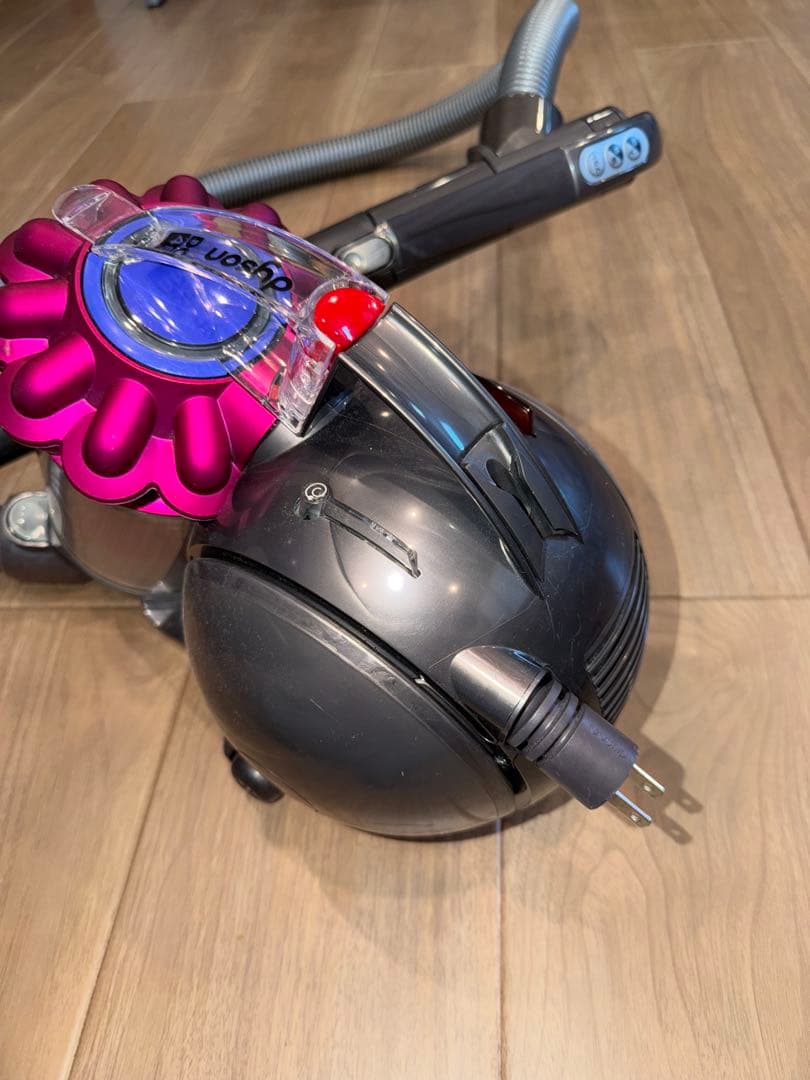 Dyson DC48 掃除機本体＋アタッチメント多数！