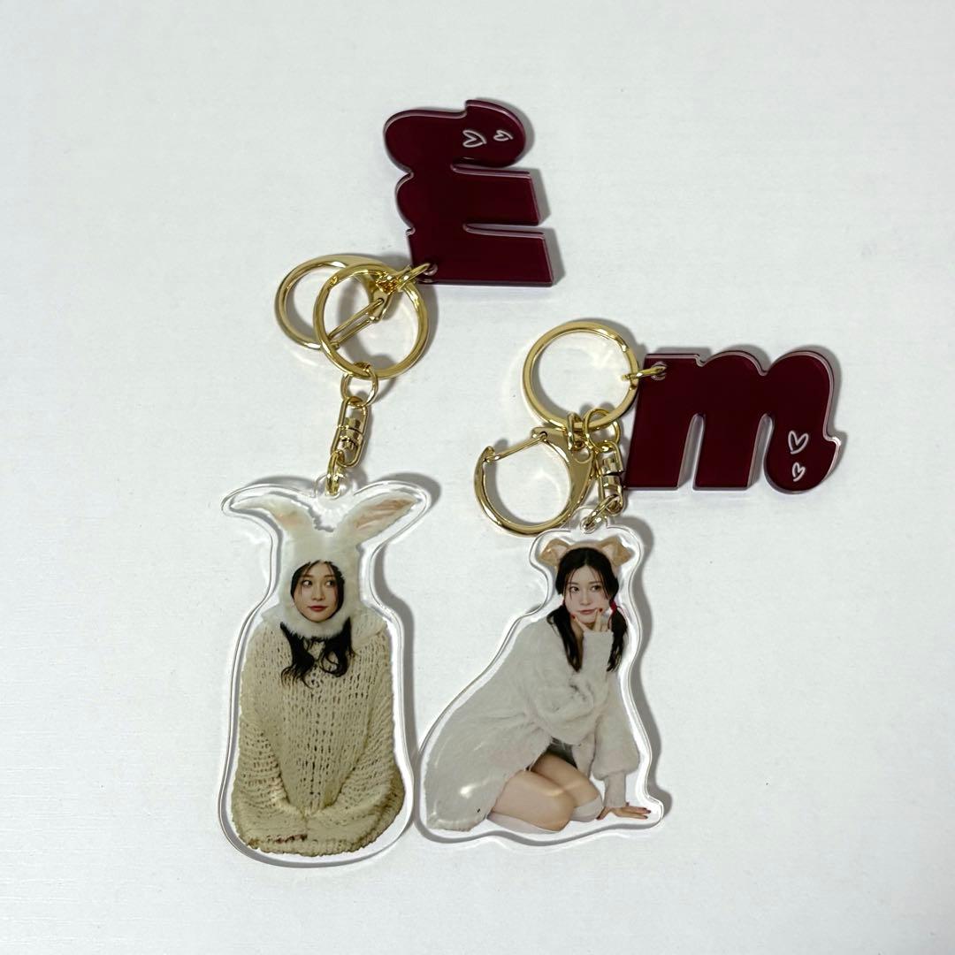 生見愛瑠 めるる アクリルキーホルダー 2つセット - メルカリ