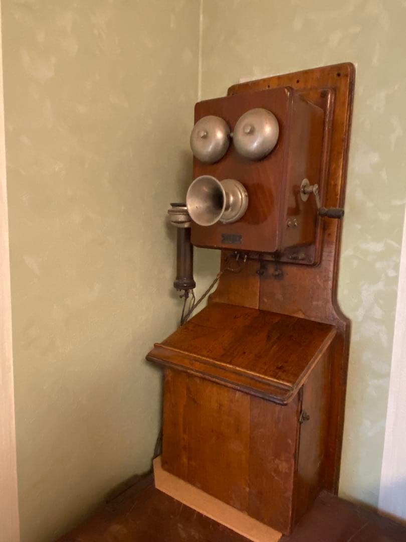 古い木製電話機 アンティーク