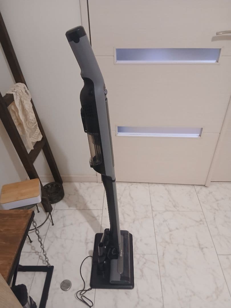 吉*生様 Shark コードレス掃除機 CS100JGR 充電スタンド付
