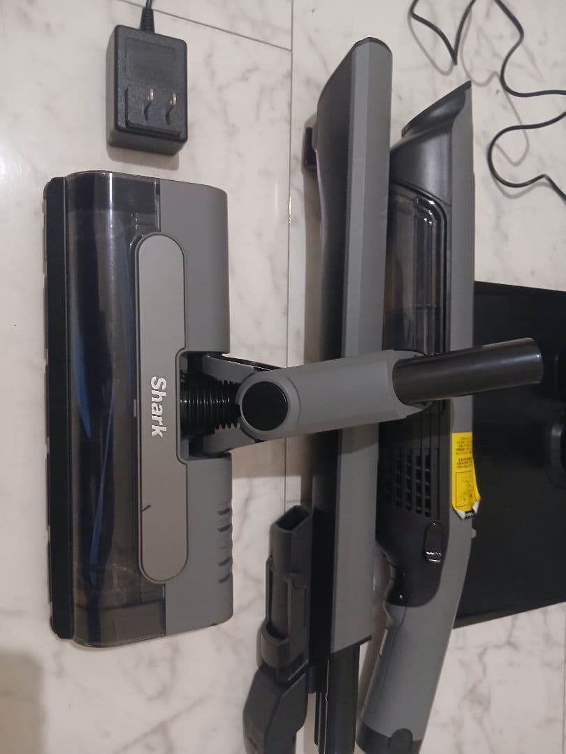 吉*生様 Shark コードレス掃除機 CS100JGR 充電スタンド付