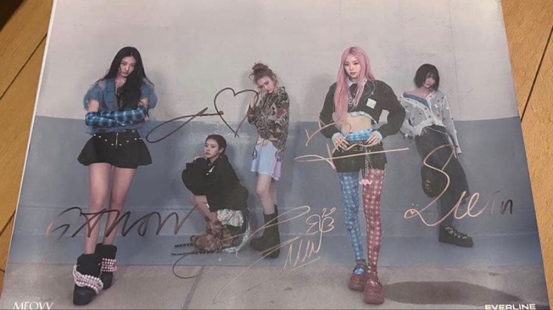 MEOVV EVERLINE 全員直筆サイン ポスター - メルカリ