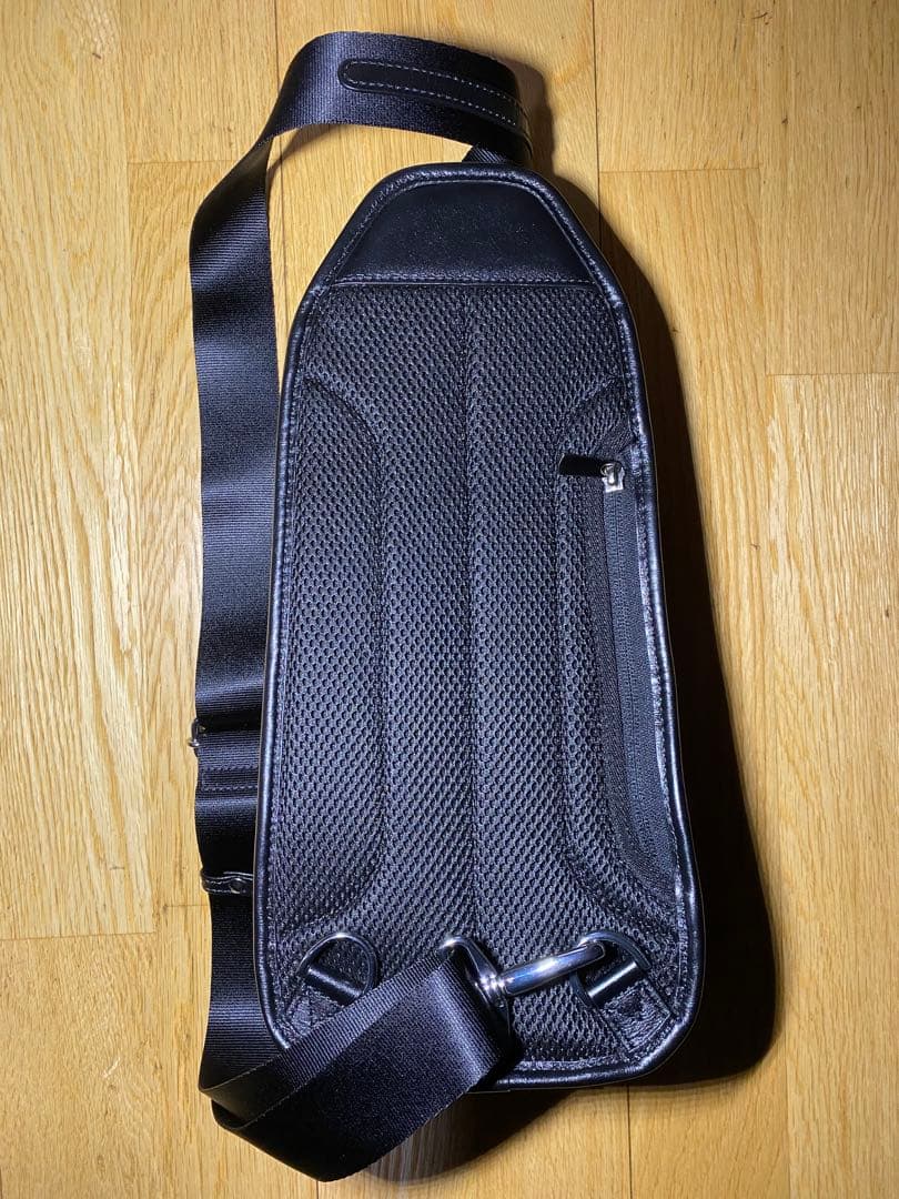 Lexus レクサスボディバッグ ブラック ベージュ