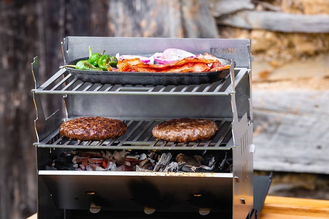 薄型でも多機能。洗練された本物志向のバーベキューコンロ FENNEK