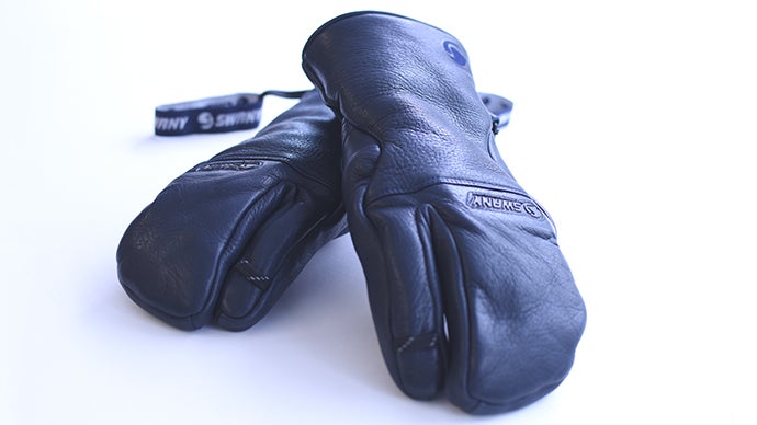 大自然を生きた希少な蝦夷鹿で創る、あたたかすぎるスキーグローブ