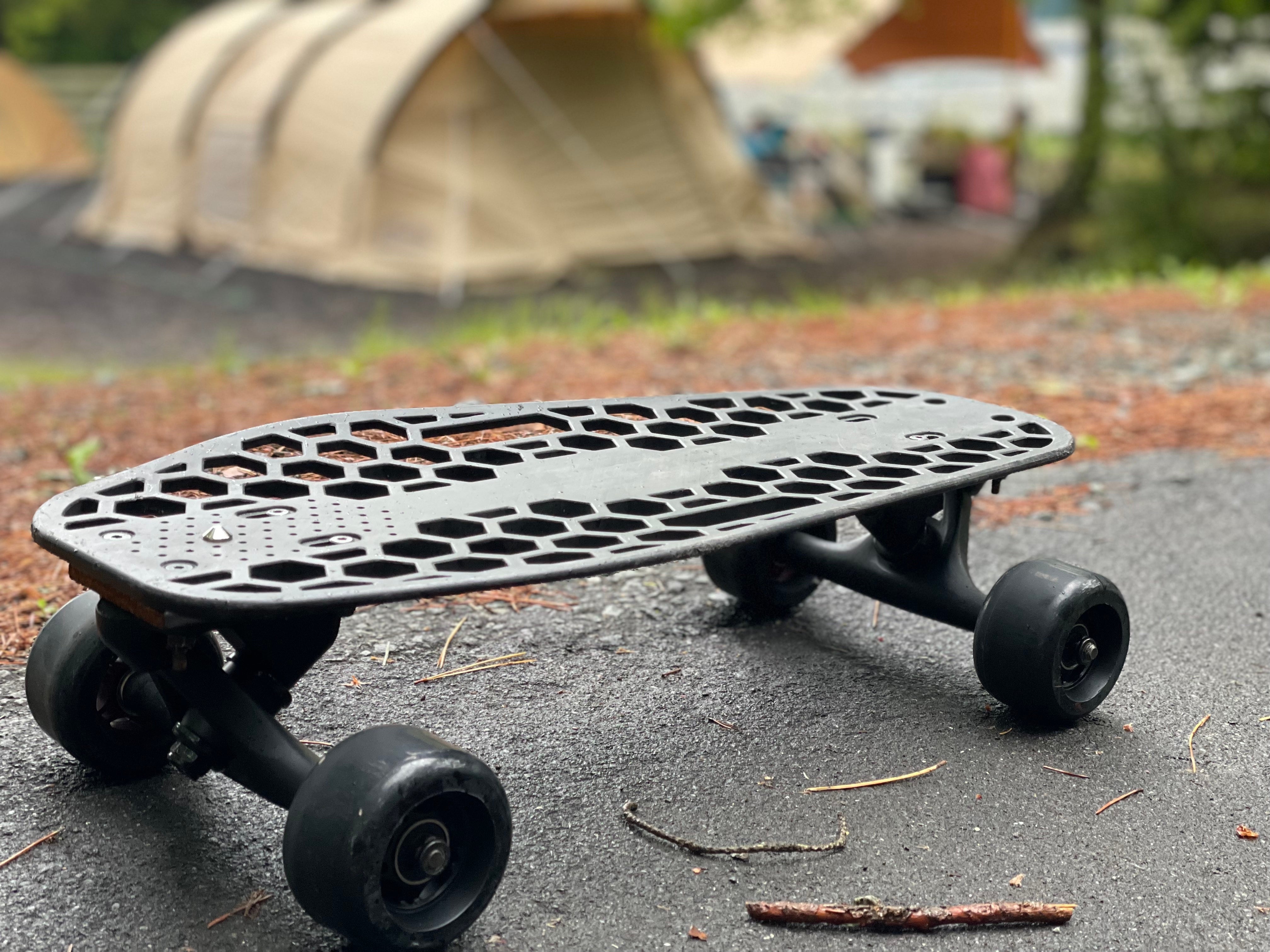 特許申請構造で乗りやすさを追求。気軽に移動できる新型スケートボード