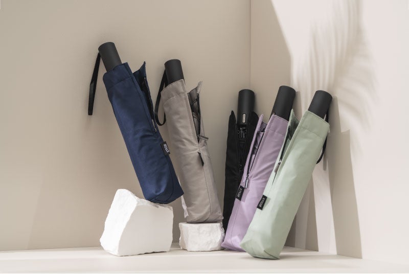 自分も周りを濡らさない」3秒瞬間収納の折り畳み傘ROLLS REVERSE