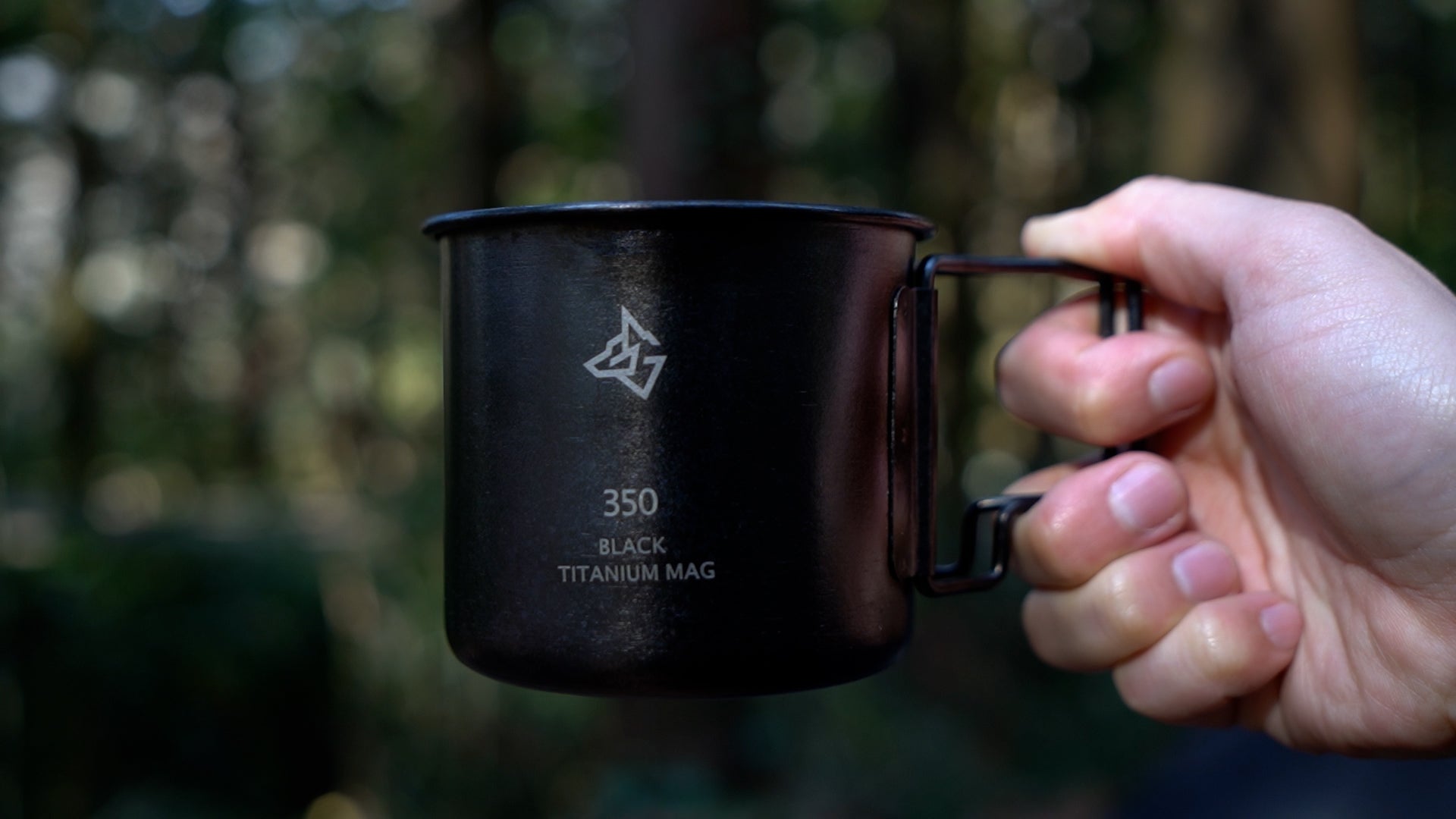 キャンプのティータイムを格上げする「ブラックチタンマグカップ