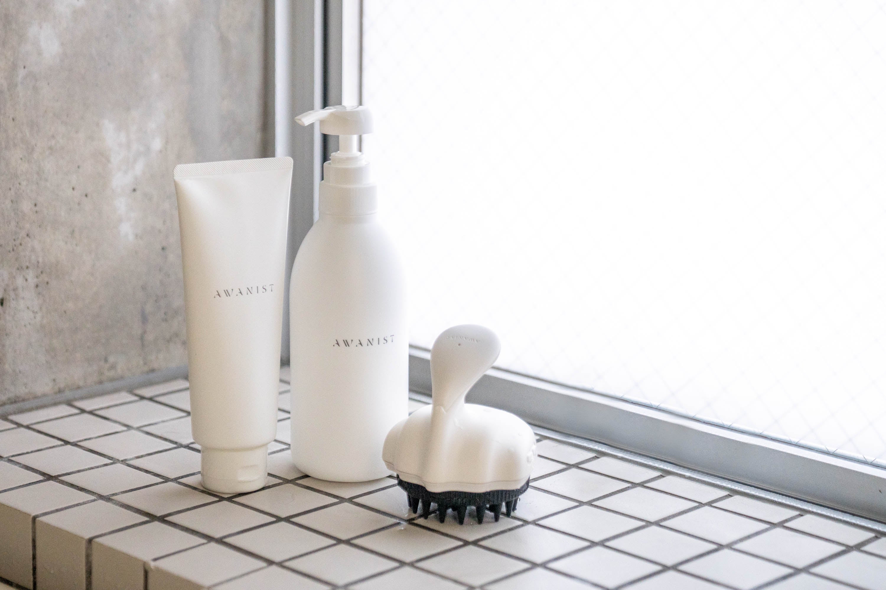 健やかな髪のための新シャンプー習慣。濃密泡で洗う、アデランス電動