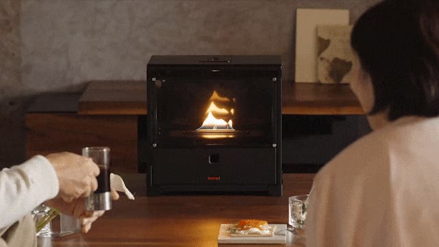 ひとときを楽しむ暖炉という選択肢。岩谷産業が贈る「炎との暮らし