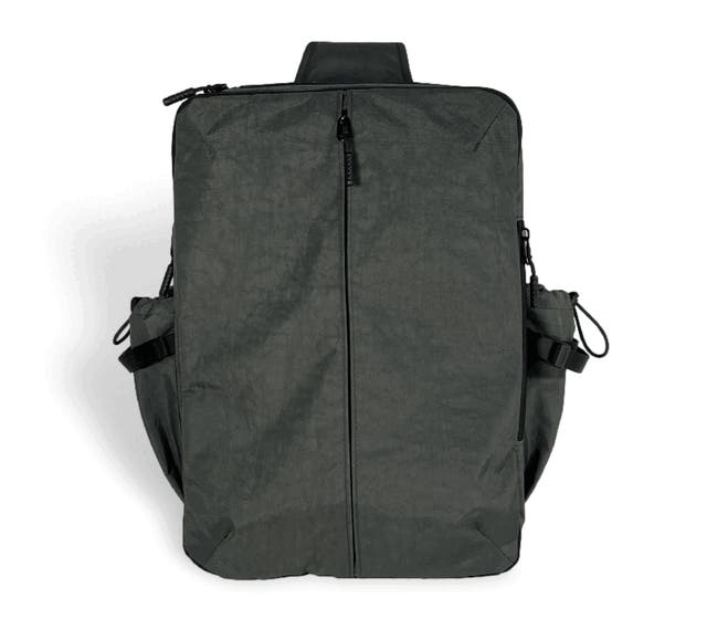 14インチが入る6層構造！15の収納と秘密の拡張スペース！多機能