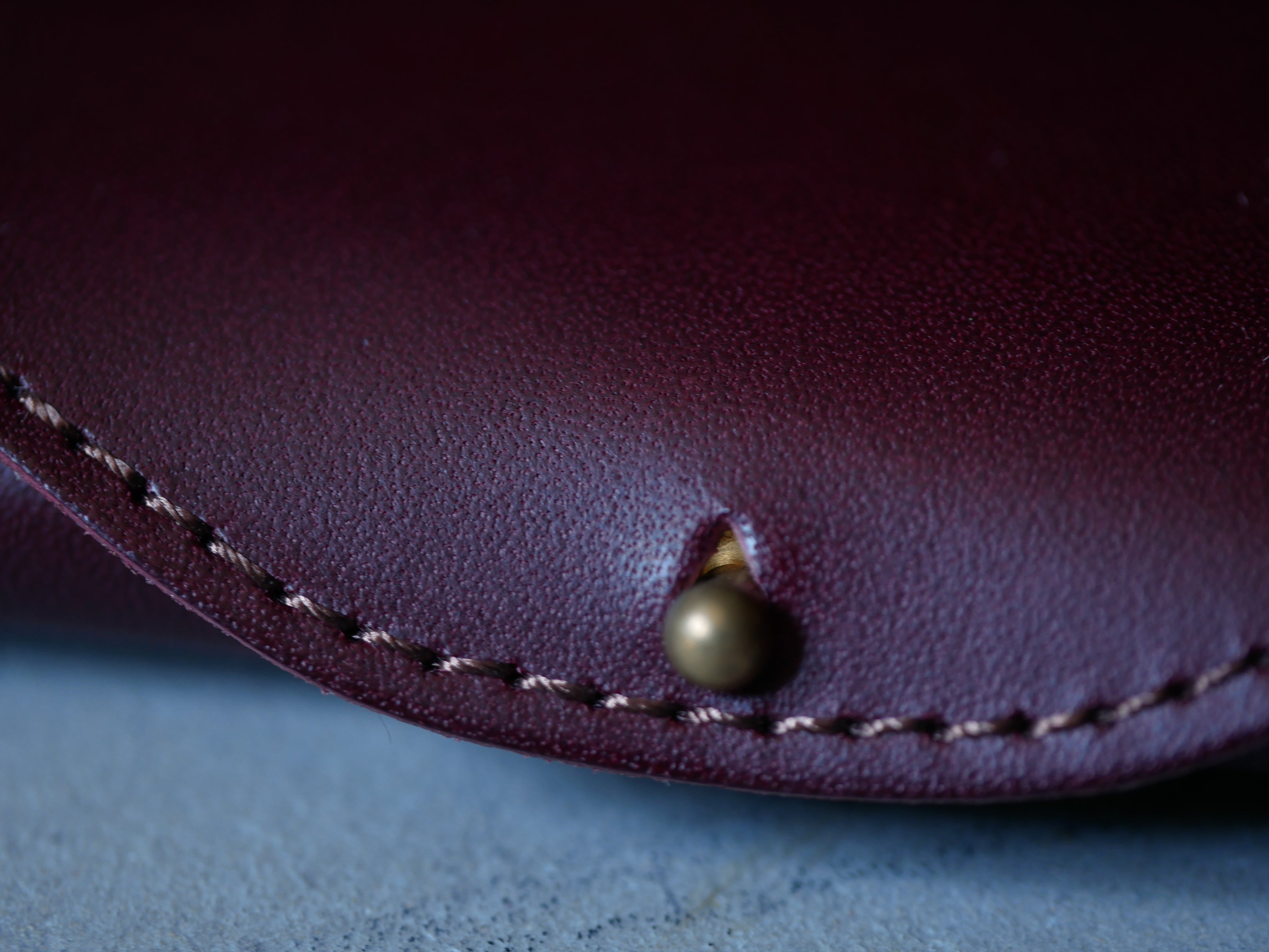 限界ギリギリの薄さとサイズに挑む！三つ折り財布「usuha-peta