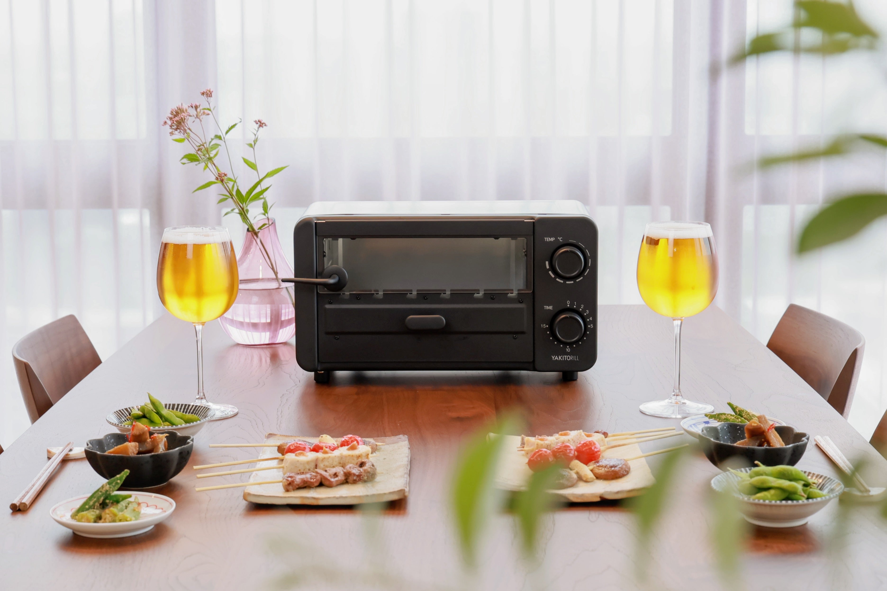 もう煙の心配無用！家で楽しむ本格焼き鳥で「串パ」を。｜YAKITORiLL