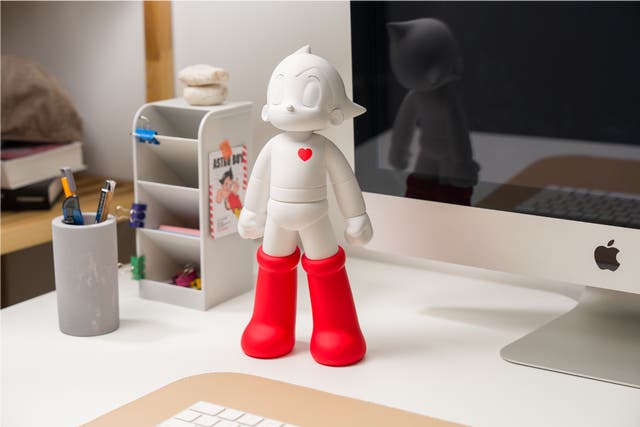 鉄腕アトム60周年企画！レッドブーツMagSafeとフィギュアの夢のコラボ