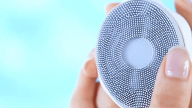 1分洗顔で潤い肌】LED美容ライト搭載音波洗顔ブラシでわたし史上最高の