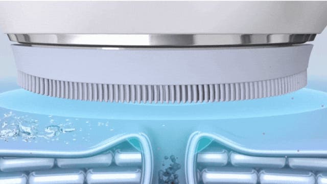 1分洗顔で潤い肌】LED美容ライト搭載音波洗顔ブラシでわたし史上最高の