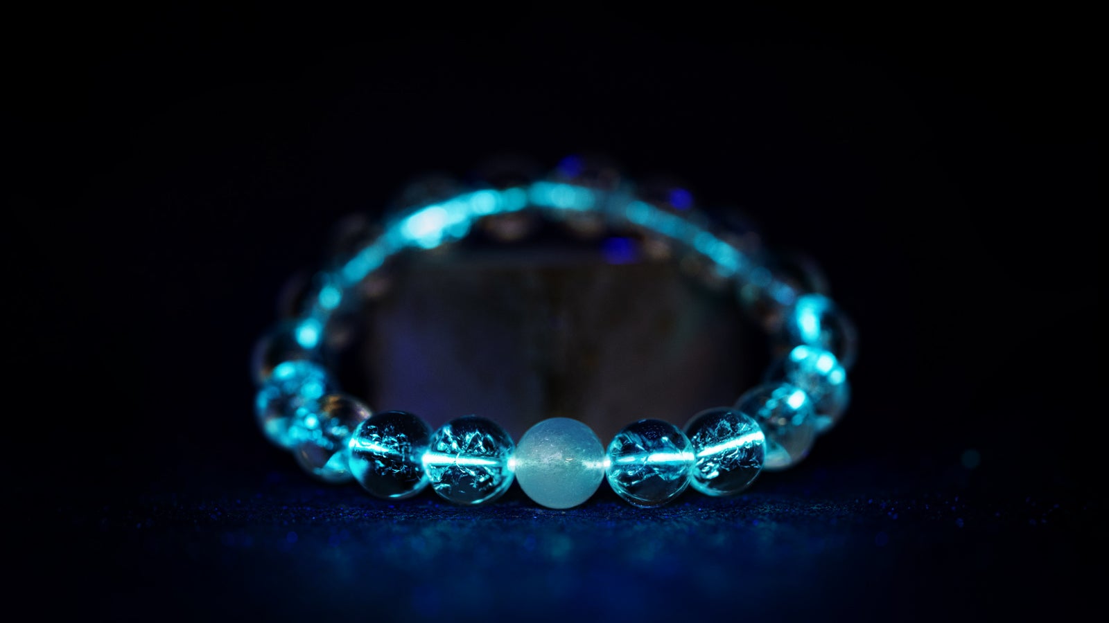 願いが届く】月が育てる奇跡！蒼に光り輝く天然月光石×白水晶