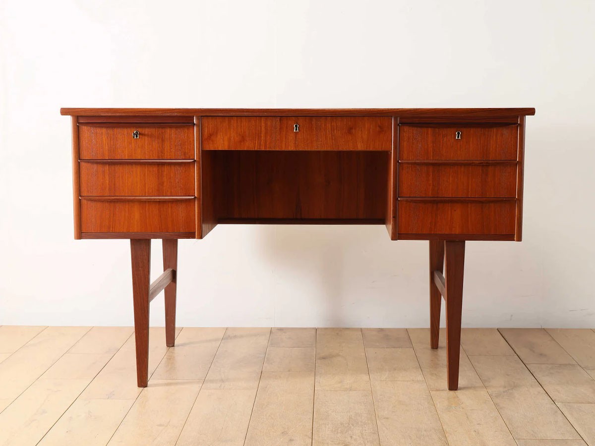 Lloyd's Antiques Real Antique Desk / ロイズ・アンティークス