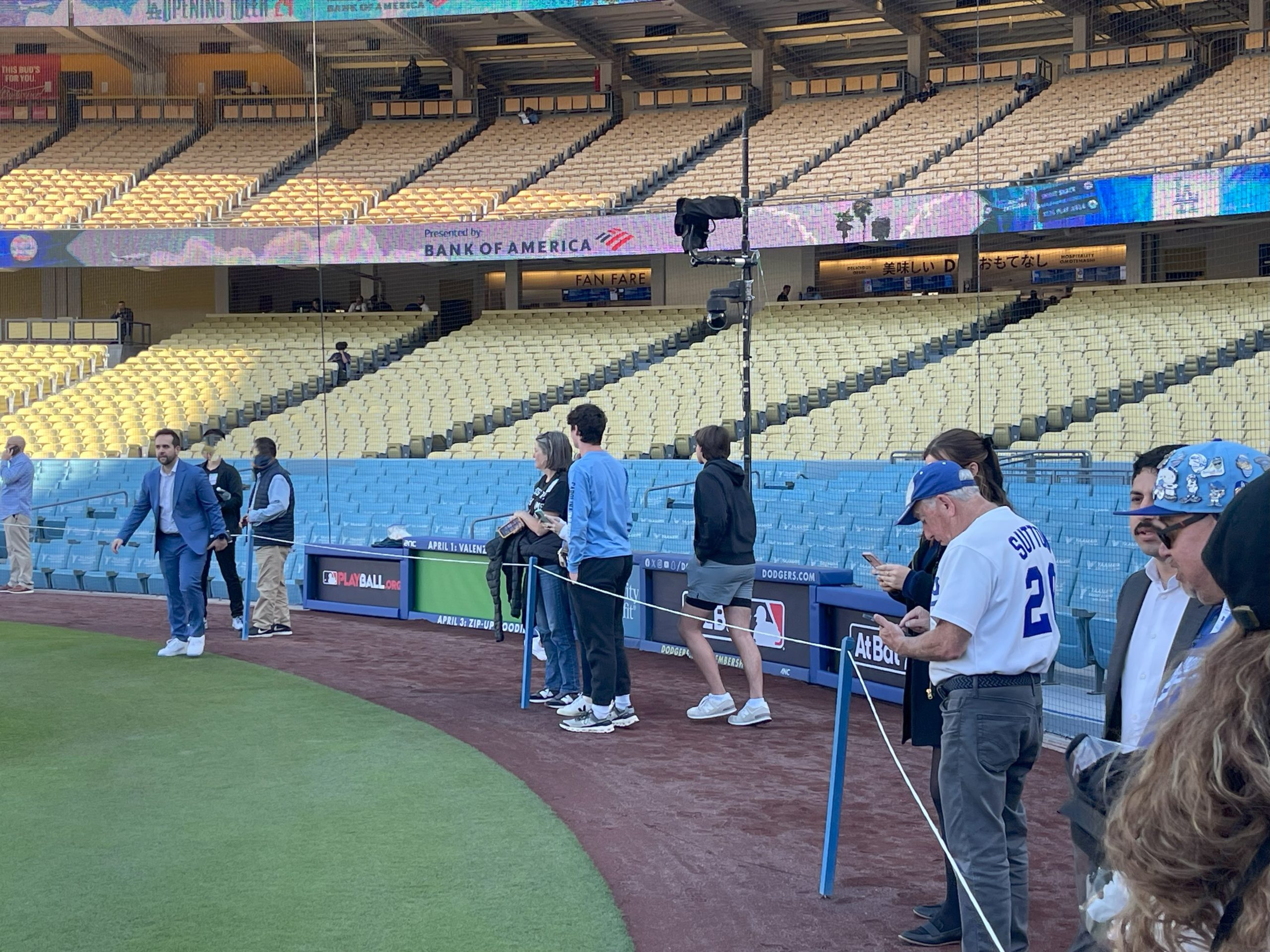 ドジャースタジアム ゲーム使用ベース ドジャー・スタジアム