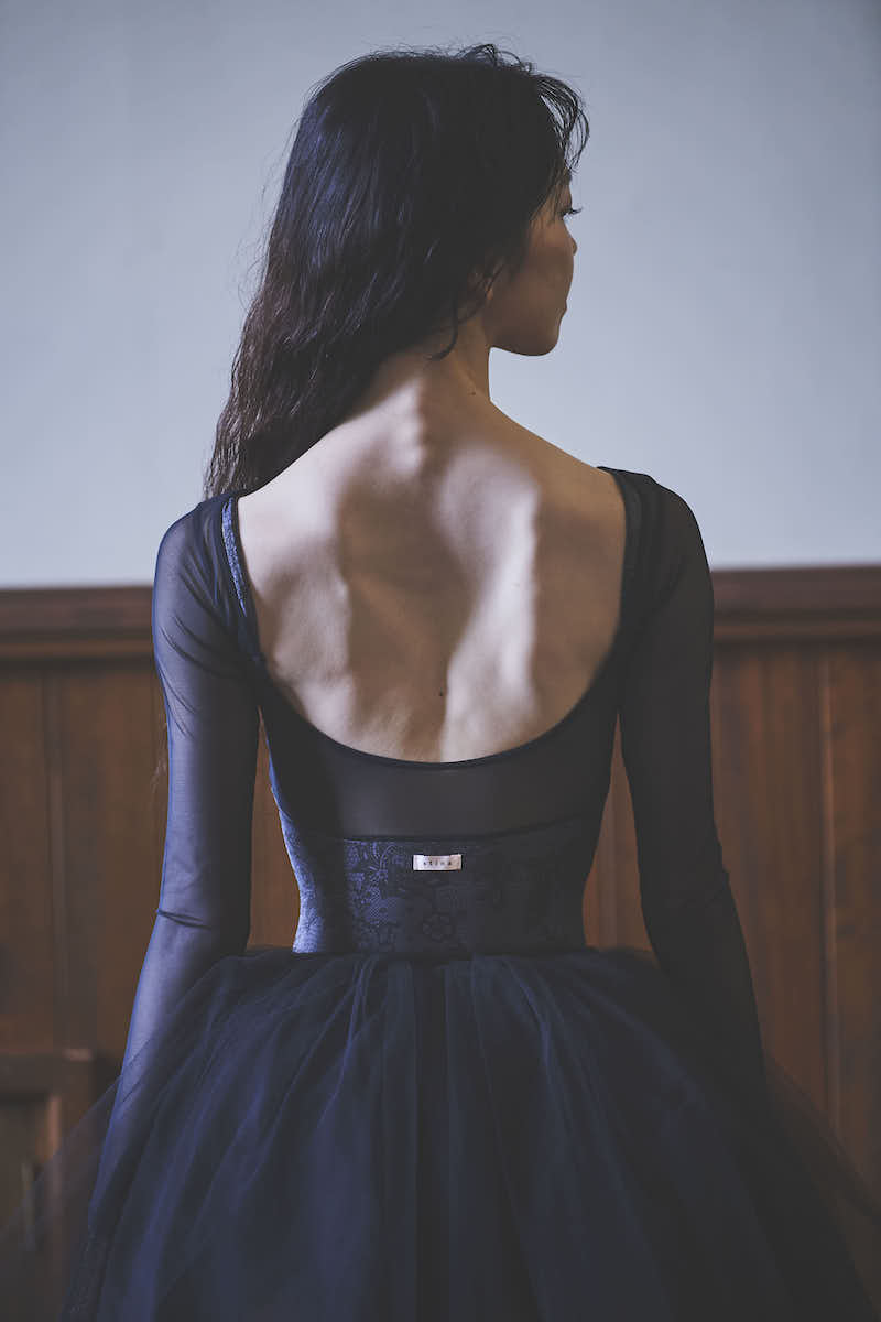 stina / type L long ribbon / antique lace black