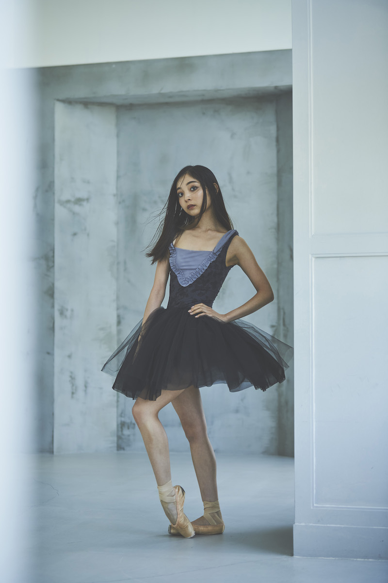 stina / type J juliet / essential black