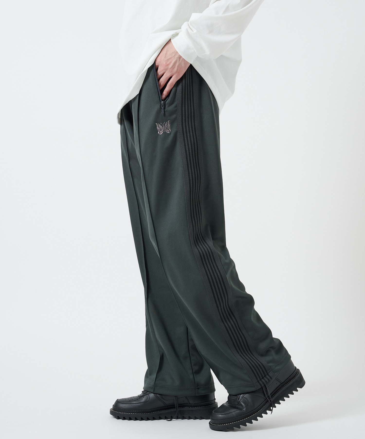 NEEDLES別注トラックパンツ、春夏にぴったりな涼しい素材で登場