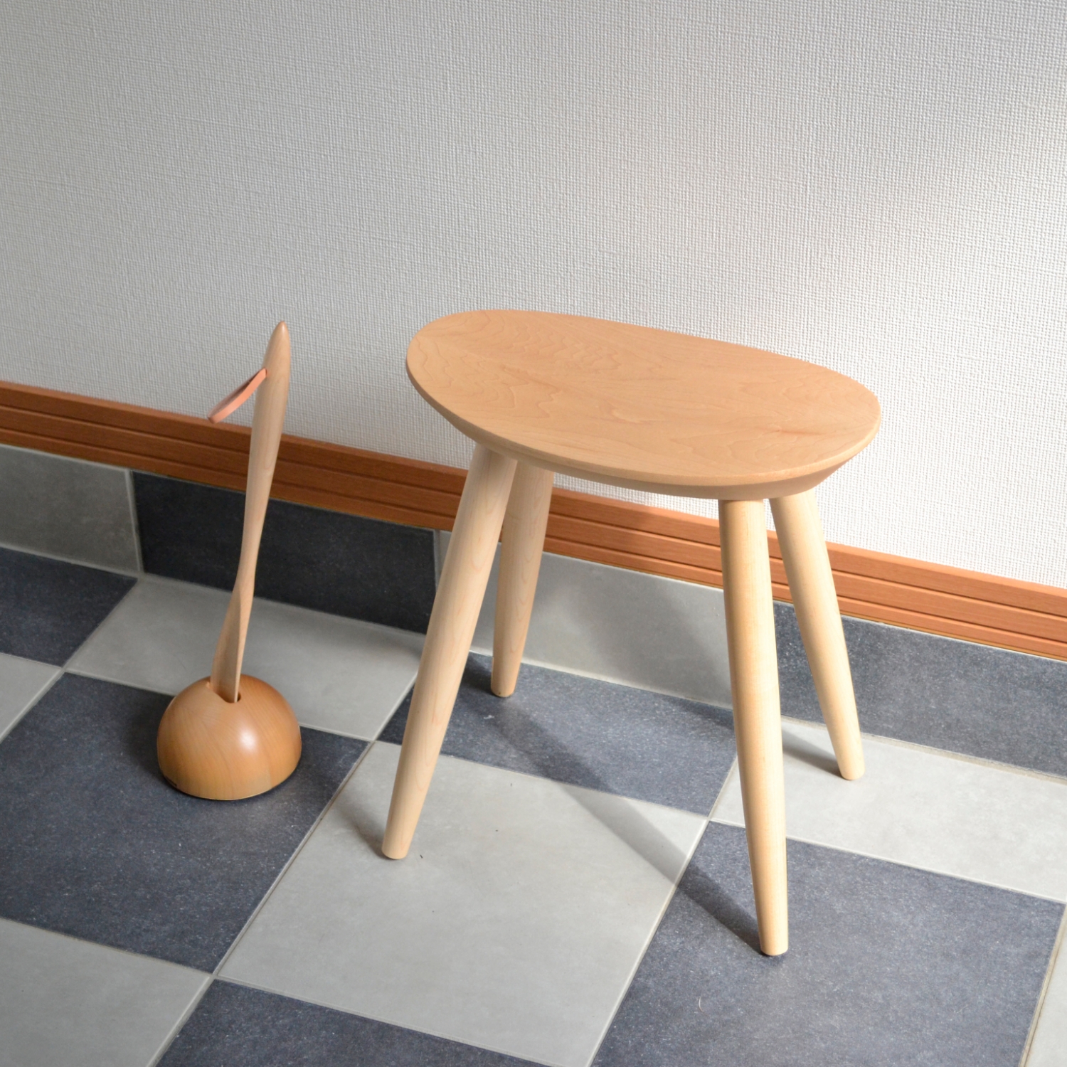 cosine/エントランススツール ウォルナット材 -玄関にあると便利な