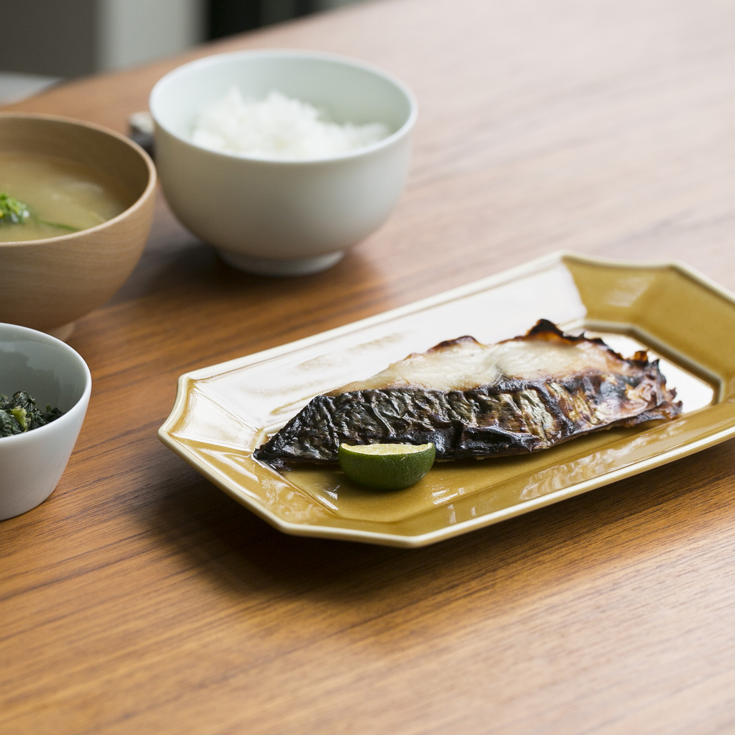 瑞々/すみきり長皿 -料理がみずみずしく映える、和洋中に合う器