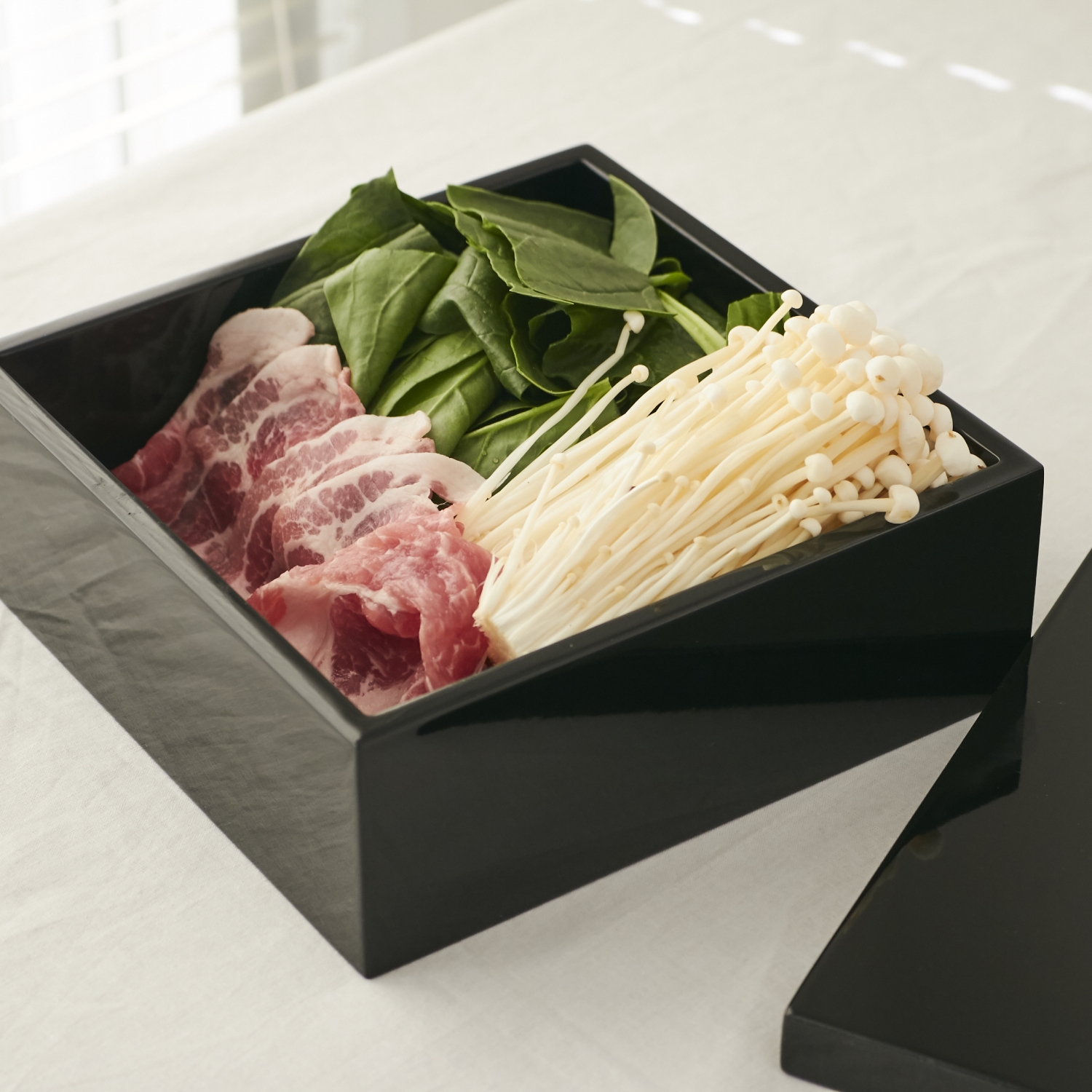 正角切溜三入子 重箱 漆塗 正角切溜三入子 -入れ子式でコンパクト収納