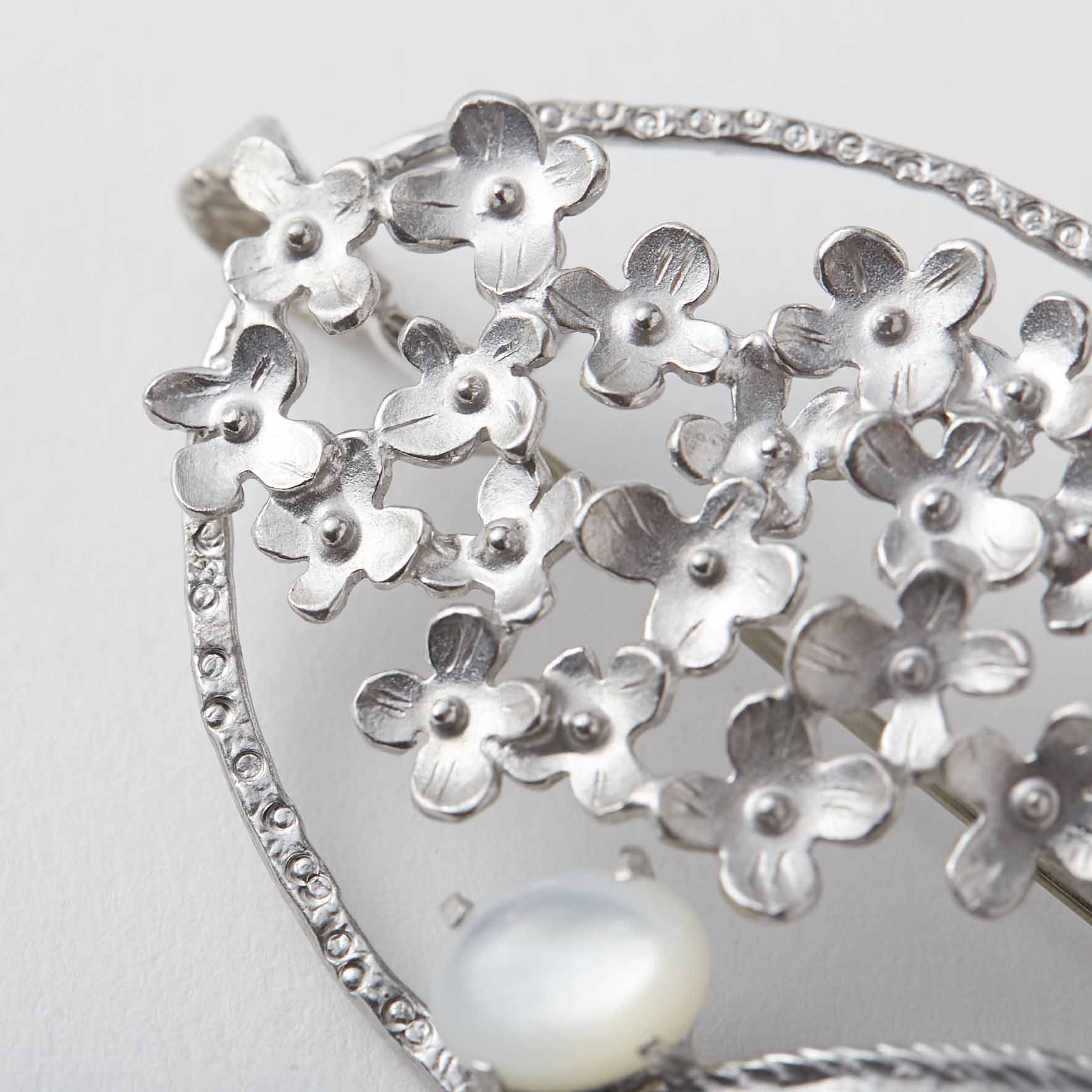 sasakihitomi/ライラックと白蝶貝のブローチペンダント -ブローチと