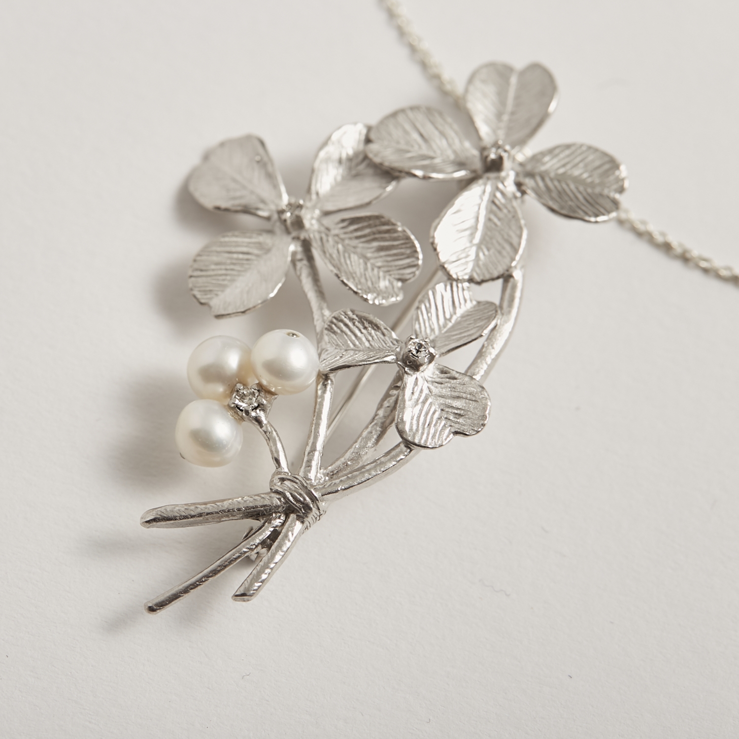 sasakihitomi/クローバーとパールのブローチペンダント -ブローチと