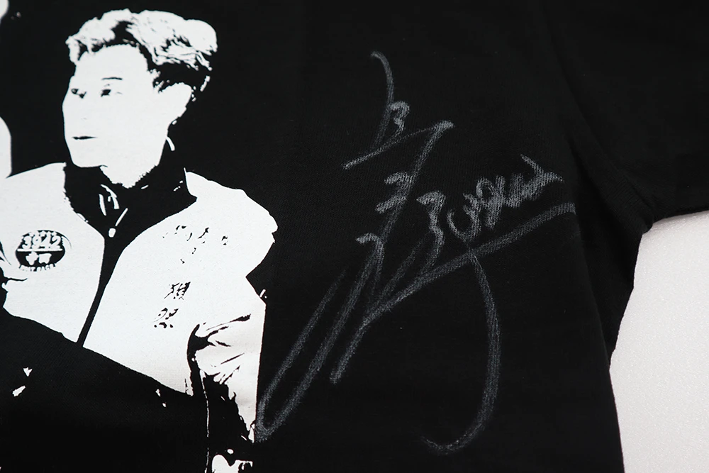 ビクトル・バルデスのサイン入りTシャツ ビクトル・バルデスのサイン