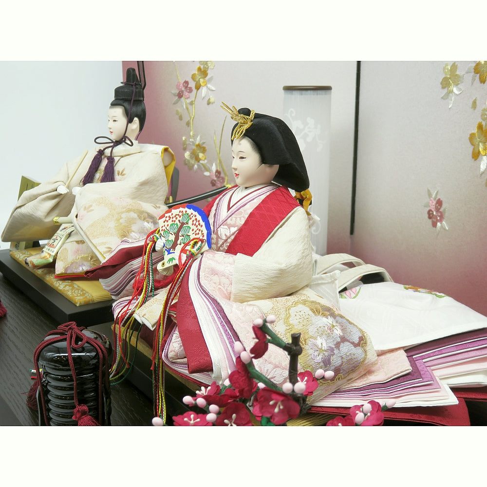 しあわせ雛 絢音 三五親王飾 桜舞刺繍 – スガ人形店