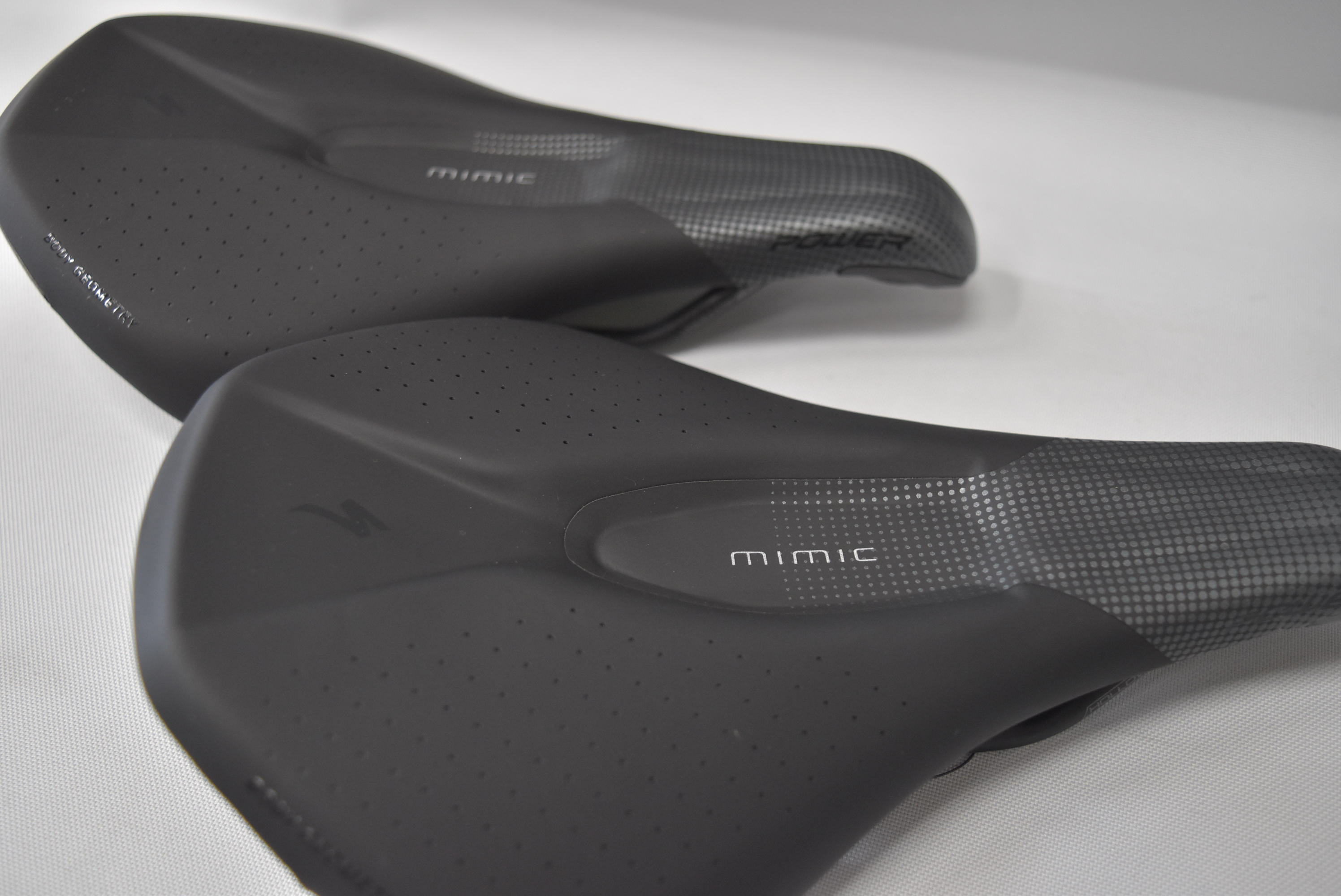 遂に入荷!!スペシャライズドのレディースサドル POWER expert with