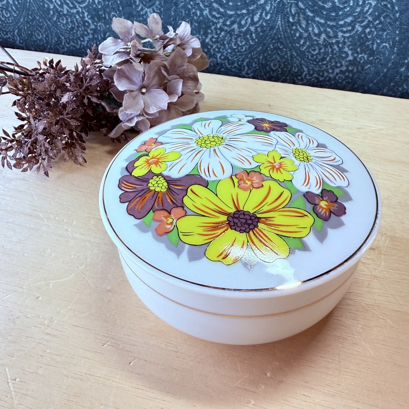 陶器製 蓋に花柄のお菓子入れ 容器