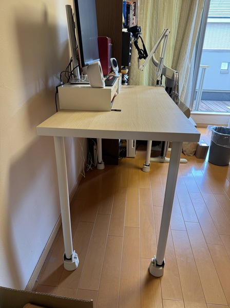 IKEAのホワイトデスク(高さ調節可能) IKEAのホワイトデスク(高さ調節